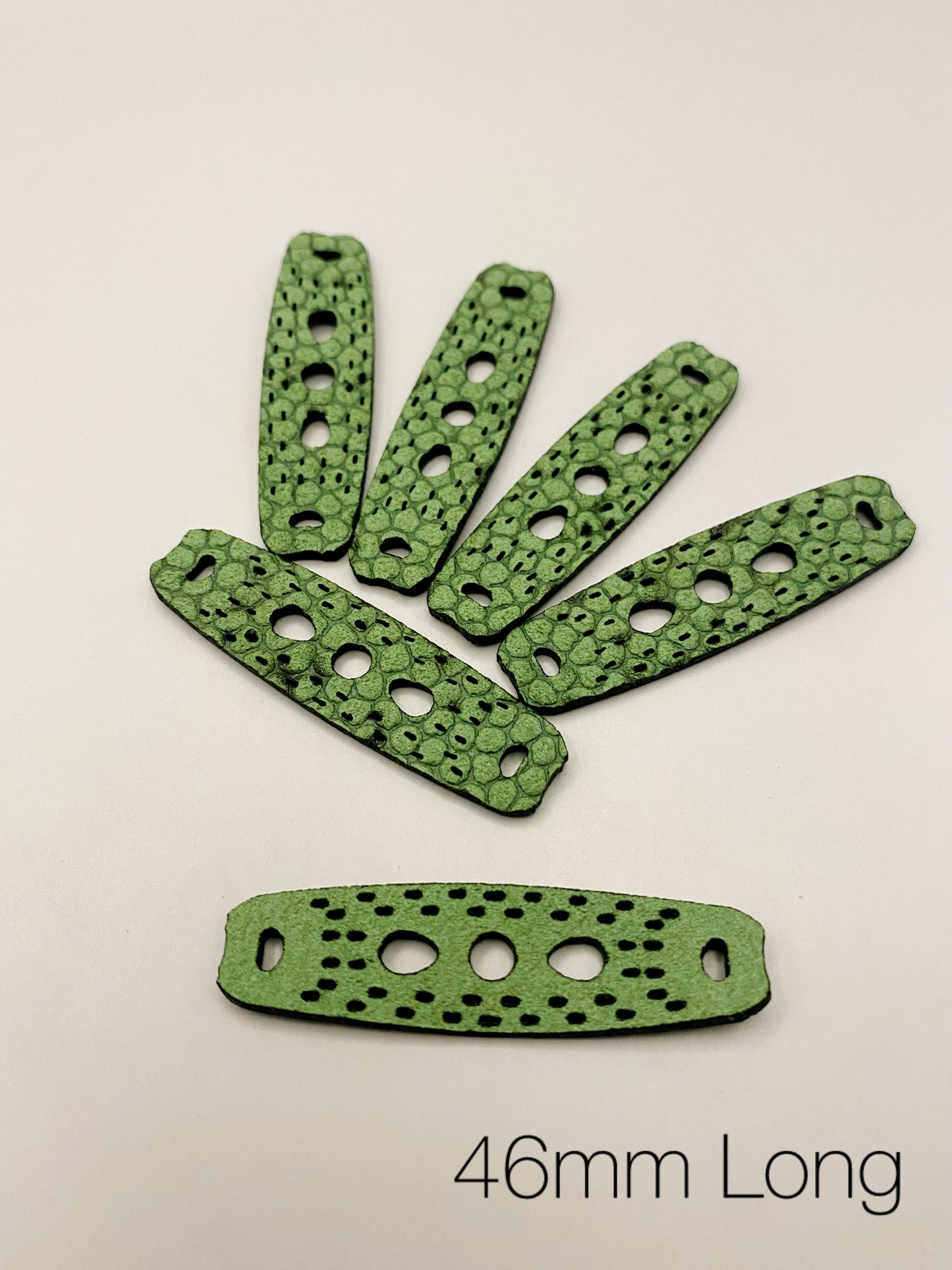 3- Hole Dragon Scale Pouches (10-Pack)