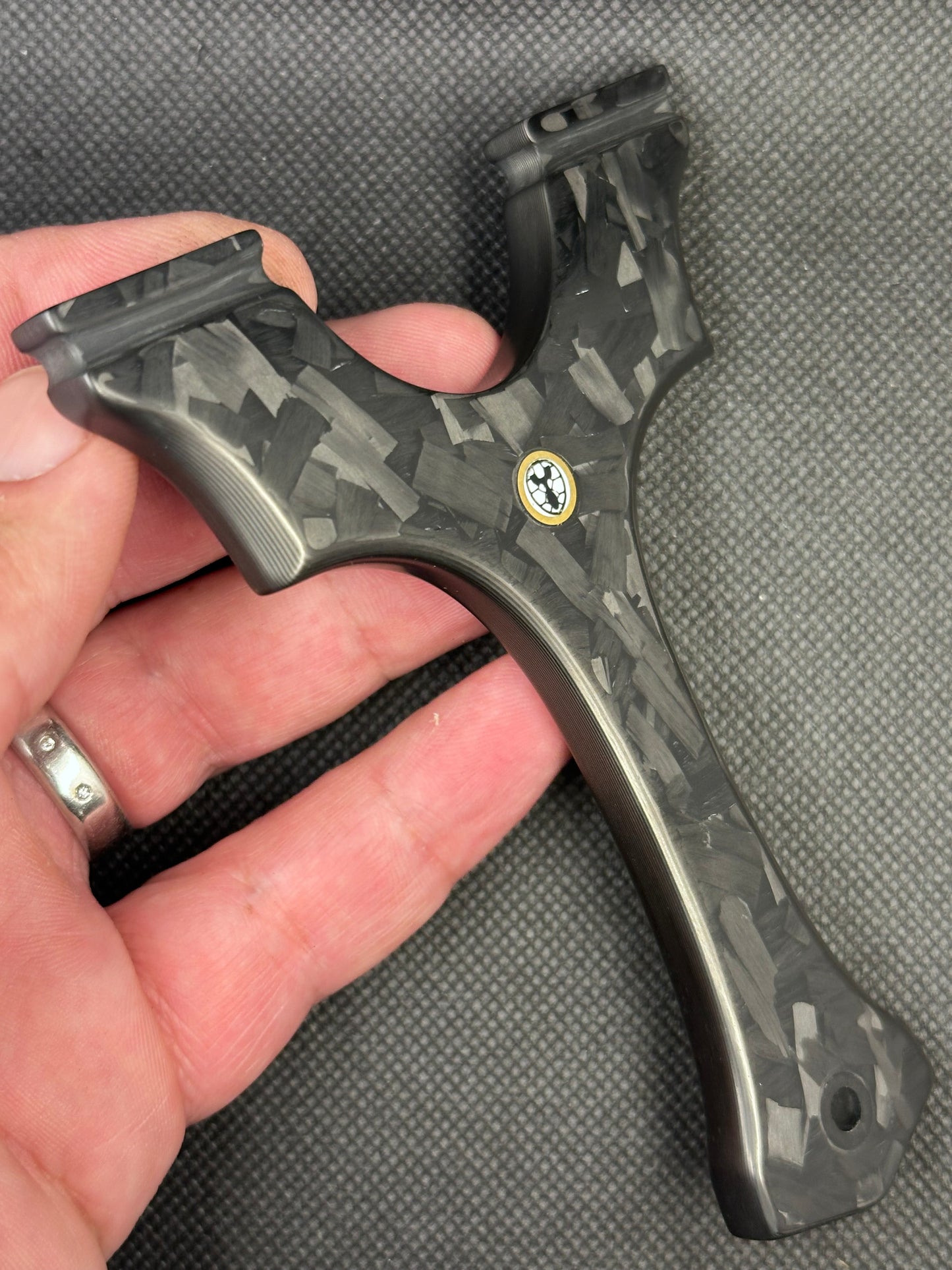 Victor - Carbon Fiber